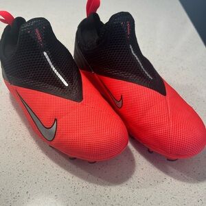 Nike 4Y Phantom Vision Academy Soccer Cleats Youth Orange/Black Laceless FG/MG